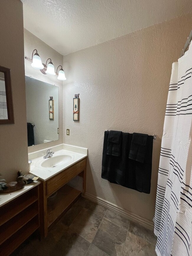 Building Photo - Carriage House Studio