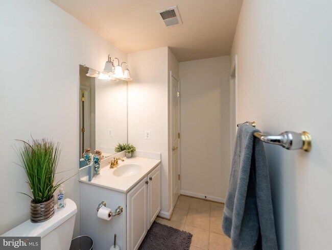 Building Photo - 7117 Mason Grove Ct