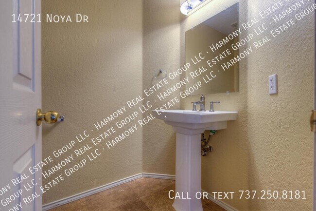Building Photo - 14721 Noya Dr