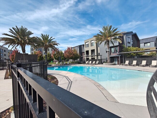 Building Photo - Luxury One-Bedroom Condo for Lease