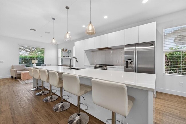 Building Photo - 6163 2nd Ave S