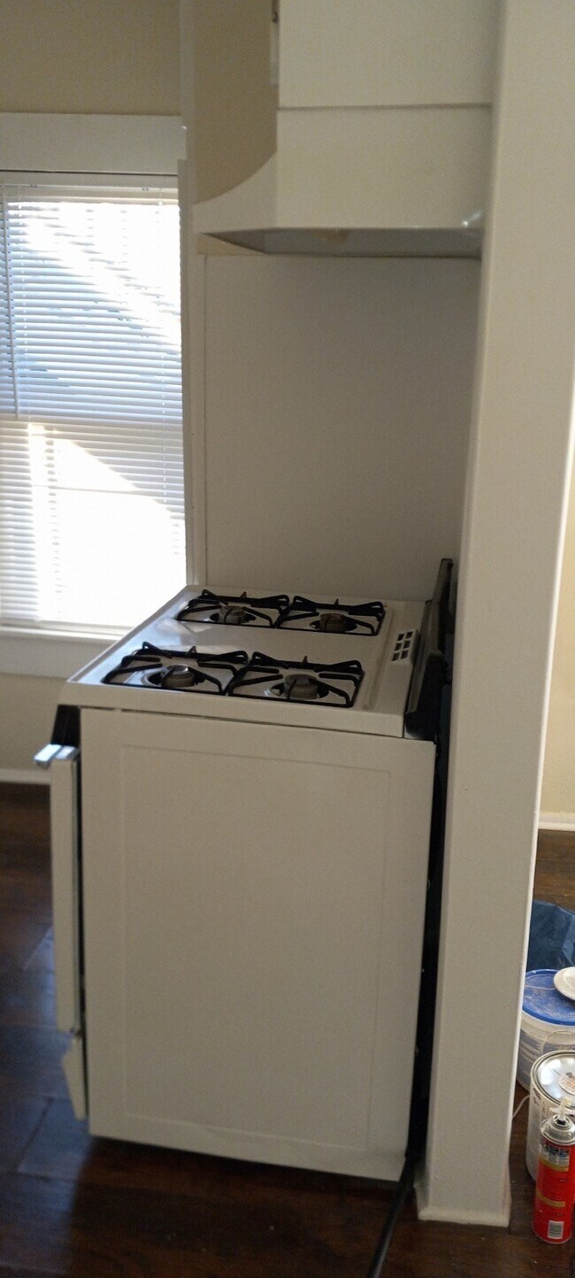 Building Photo - 1701 Dawson St