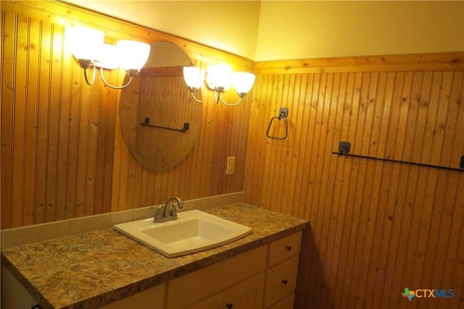 Building Photo - 202 S Mesquite St