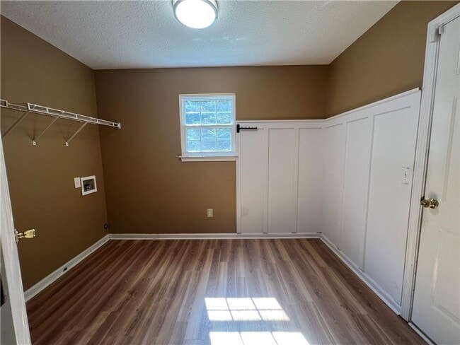Building Photo - 313 Ridge Hill Cir