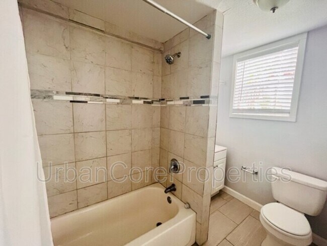 Building Photo - 419 4th St N