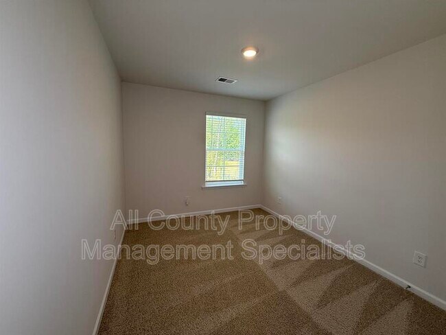 Building Photo - 424 Devotion Ln