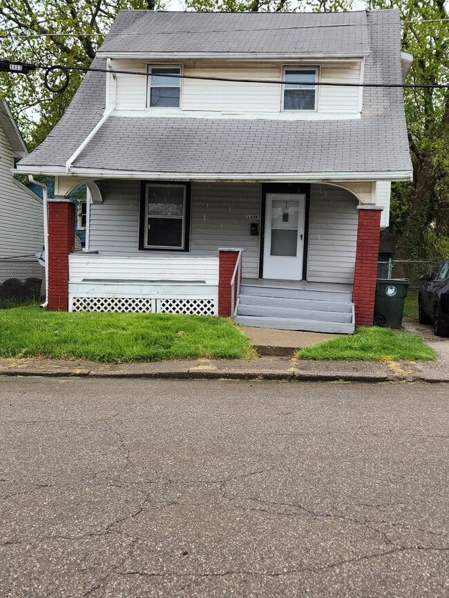 Building Photo - 1409 8th St NW