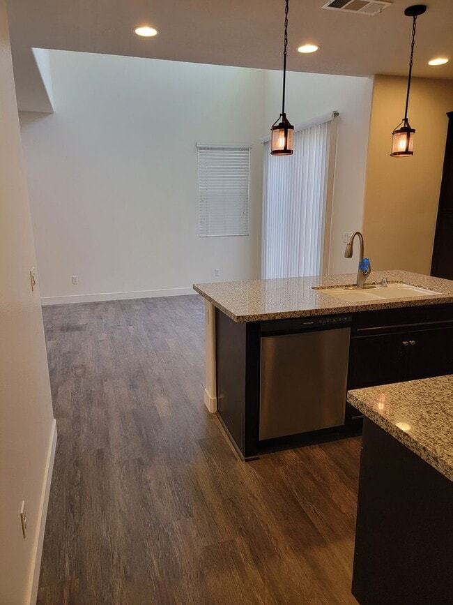 Building Photo - Georgous 4-bedroom, 3-bath detached condo ...