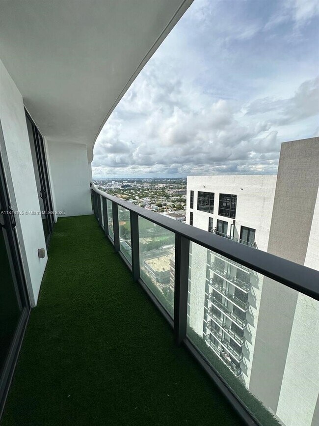 Building Photo - 1600 NE 1st Ave