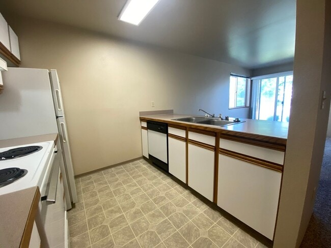Building Photo - 802 Juniper Ave