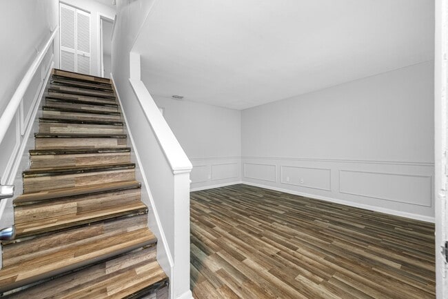 Building Photo - Renovated Seminole Heights Townhome with Laundry Included