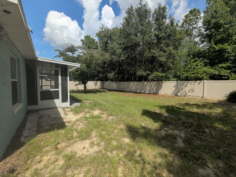 Building Photo - 138 W Navarro Pl