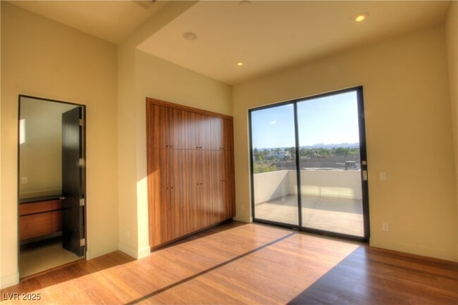 Building Photo - 7438 Yonie Ct