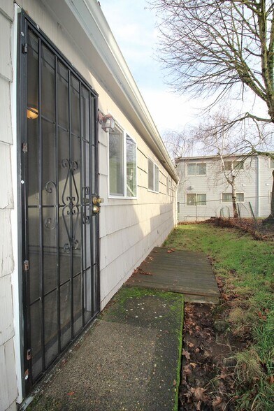 Building Photo - 1630-1632 NE 81ST AVE