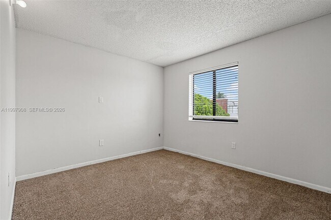 Building Photo - 319 NW 109th Ave