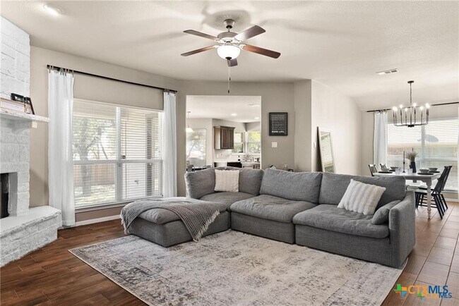 Building Photo - 3421 Doss St