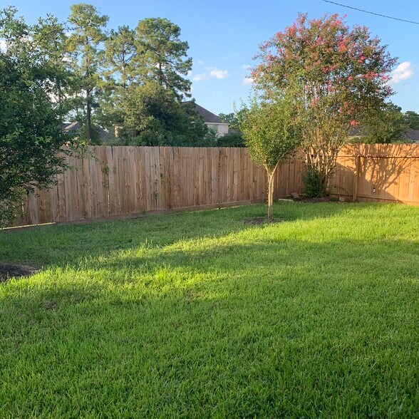 Building Photo - 8802 Sunny Point Dr