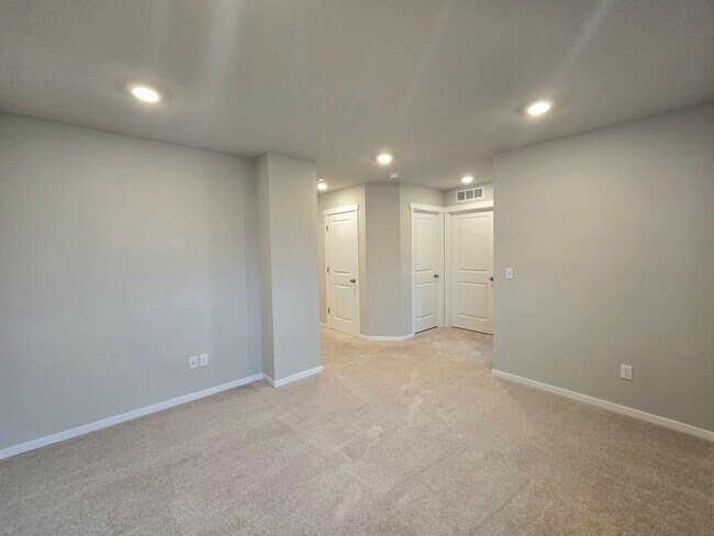 Building Photo - 3 Bedroom 2.5 Bath Home in Stanwood - Pet Friendly!