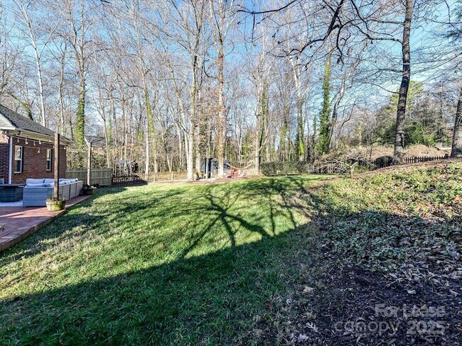 Building Photo - 6915 Pleasant Dr