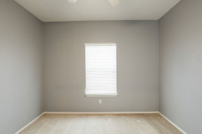 Building Photo - Inviting 4/BR 2/BA Home with Open Layout and Natural Light