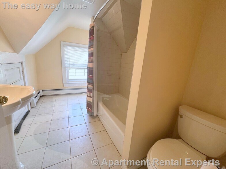 Building Photo - 145 College Ave