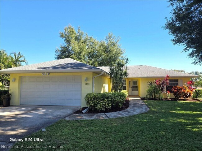 Building Photo - 1401 Valencia Ave