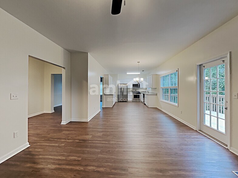 Building Photo - 303 Millpond Pkwy