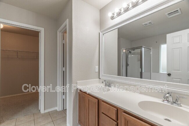 Building Photo - 2424 Dimmitt Dr