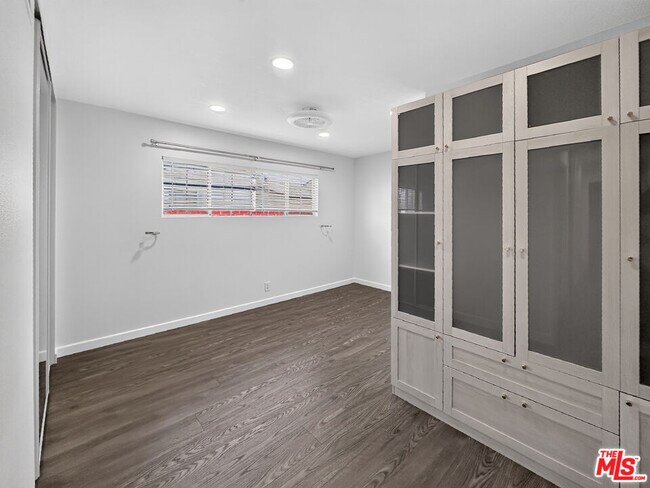 Building Photo - 16746 Tupper St
