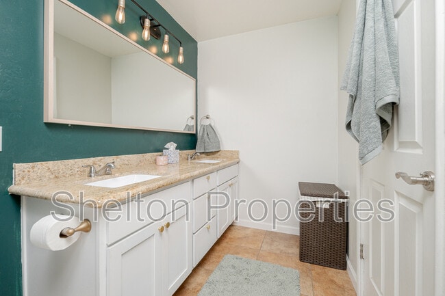 Building Photo - 1731 W Highland Ave