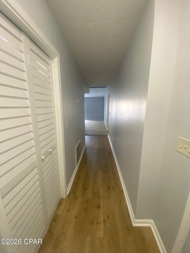 Building Photo - 707 N 9th St