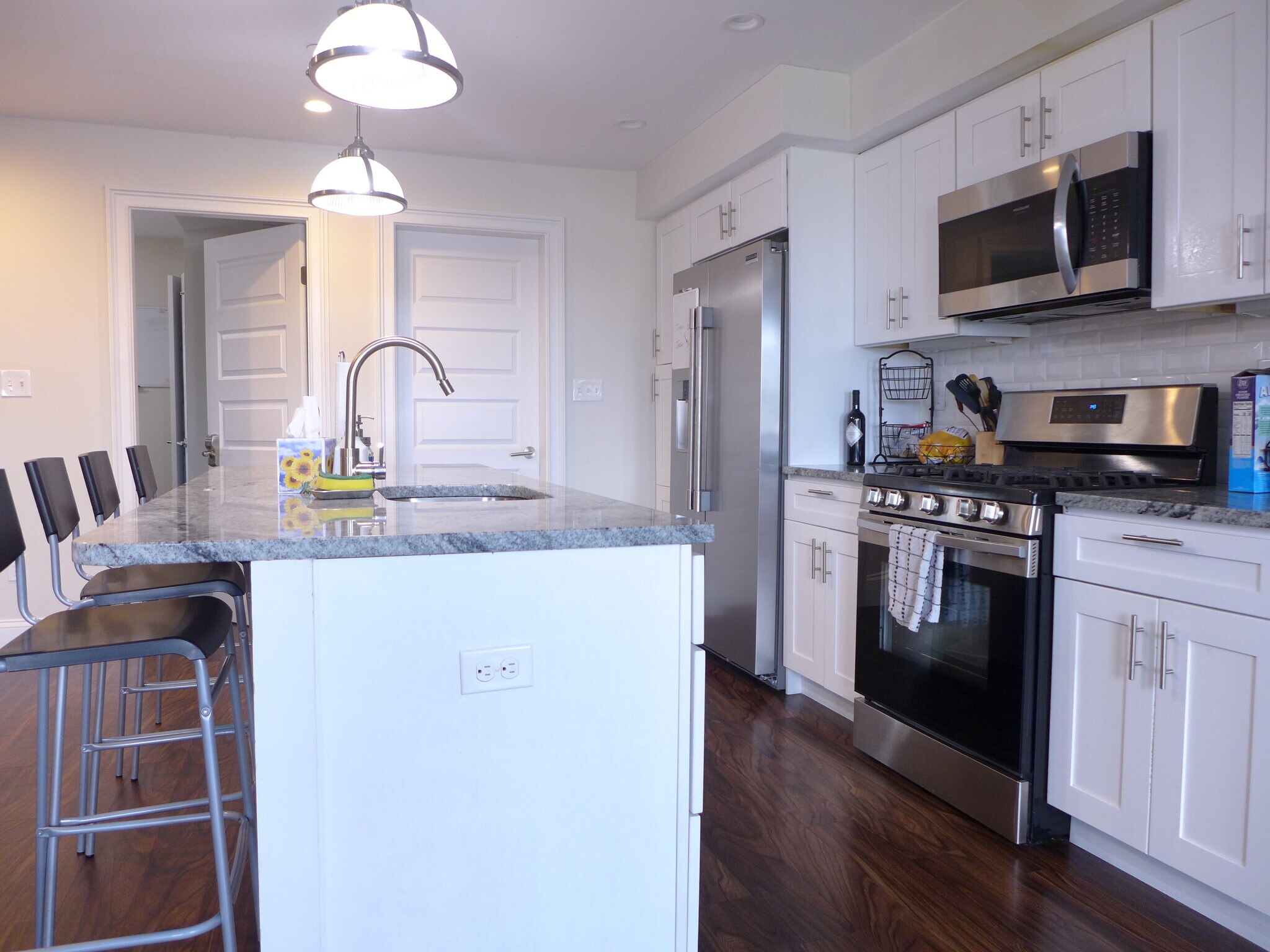 Building Photo - 8 Newcomb St