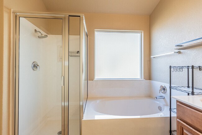 Building Photo - 259 Creekview Way