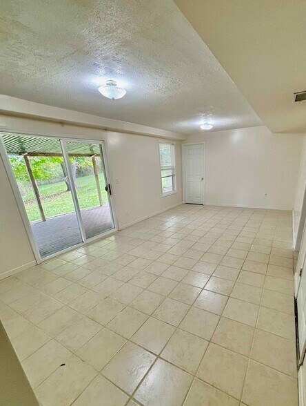 Building Photo - 4438 Morningside Dr SE