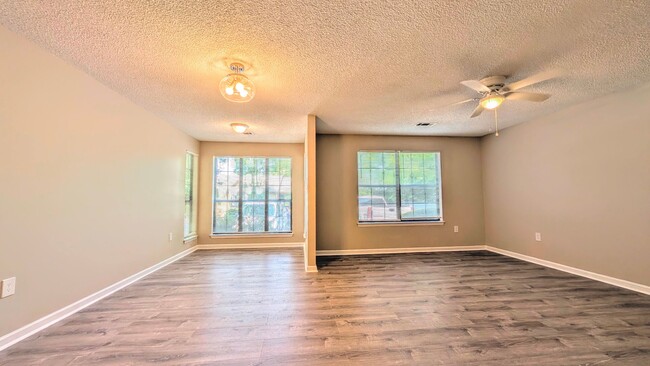 Building Photo - Remodeled and Move-in Ready Condo! | 1 br ...