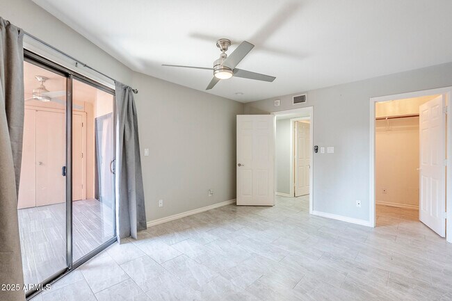 Building Photo - 4303 E Cactus Rd