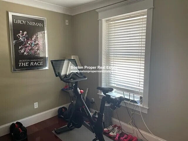 Building Photo - 632 E Broadway