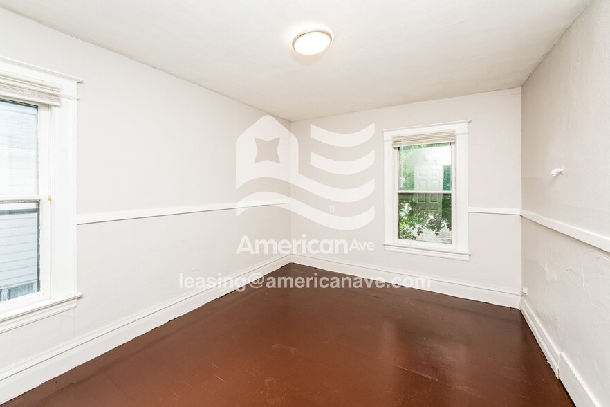 Building Photo - 40 Lux St