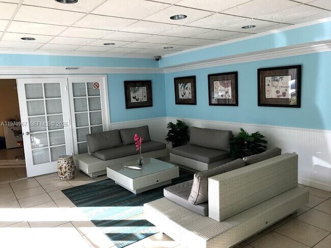 Building Photo - 151 NE 16th Ave