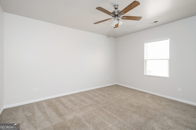 Building Photo - 190 Randette Dr