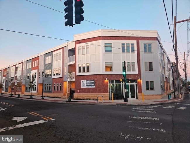 Building Photo - 200 Hamilton Ave