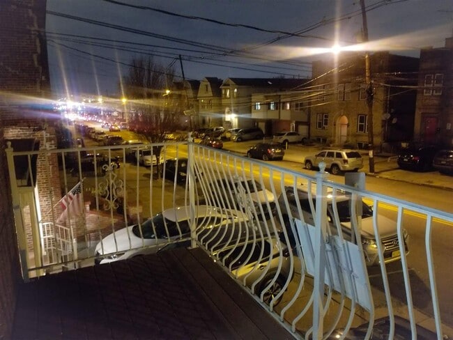 Building Photo - 319 Danforth Ave