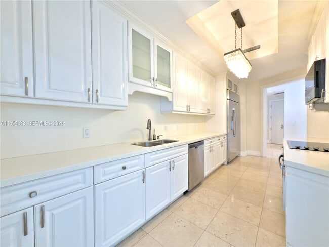 Building Photo - 848 Brickell Key Dr