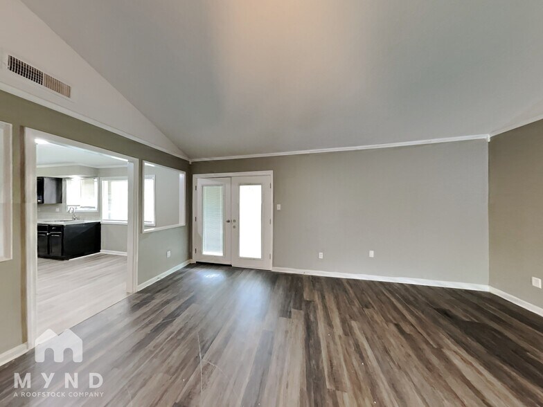 Building Photo - 4014 Hitchcock Dr