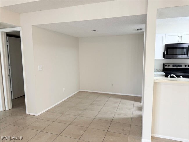 Building Photo - 201 Santa Clara Dr