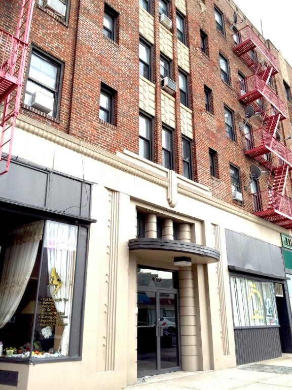 Building Photo - 177 Grand St