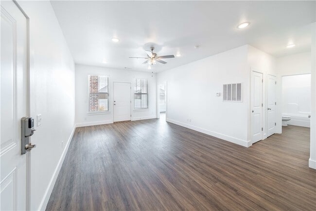Building Photo - The Benton -  200 Ryan Unit Garland | Crittenden