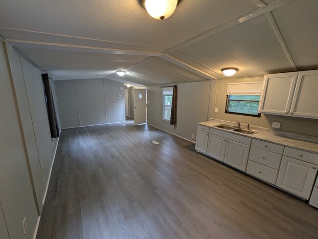 Building Photo - 135 Ransdell Ln