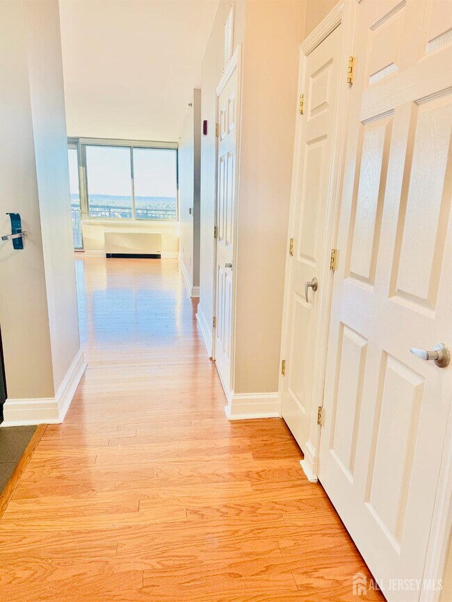 Building Photo - 1 Spring St