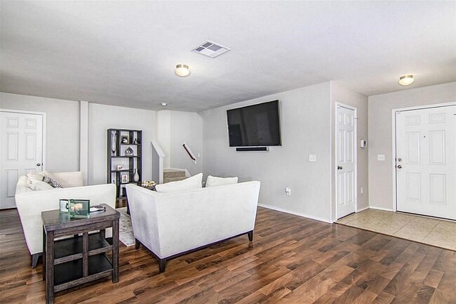 Building Photo - 8102 Yaupon View Dr